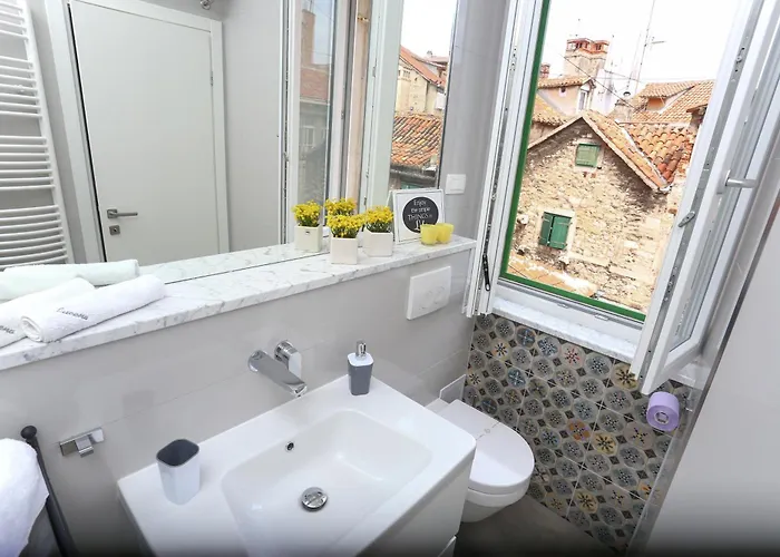 Lucena Apartment Split